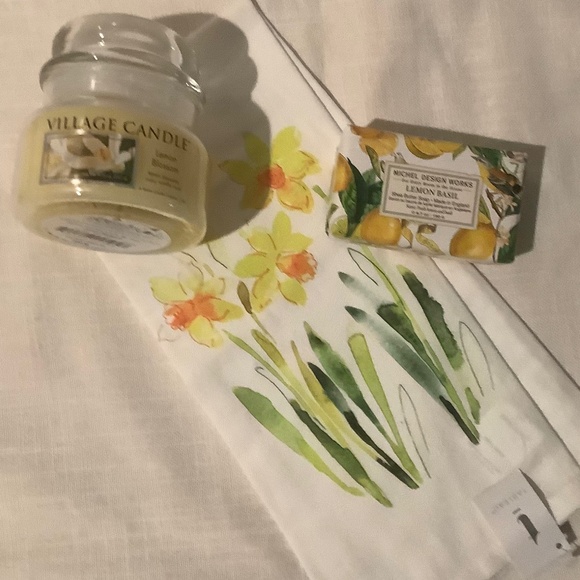 Michele Design Works & Village Candle Bundle w/FREE tea towel -NWT - Picture 2 of 8